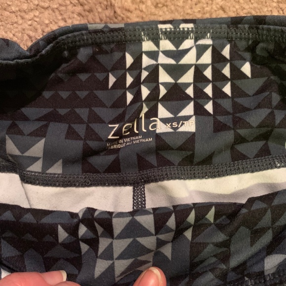 Zella Patterned Leggings - Picture 2 of 4